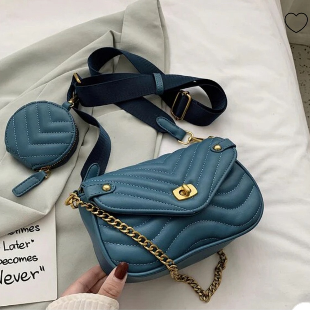 CAMERON BLUE/SOFT TEAL COLOR CROSSBODY WITH DUSTBAG
NWT